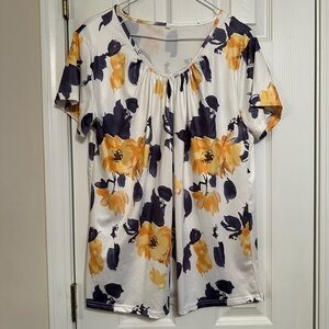 New navy/yellow gold floral top. Sz XL